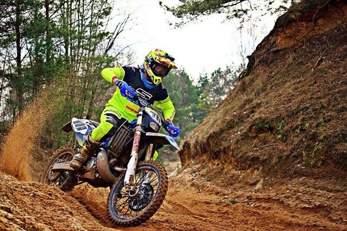 À propos des colonies pour faire du moto cross