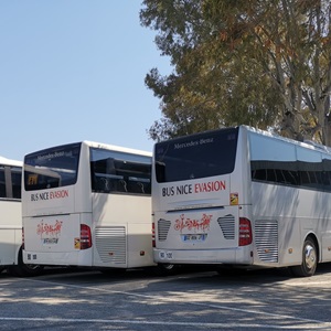 Bus Nice evasion, un conducteur d'autocar à Antibes