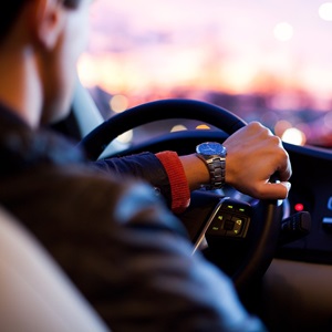 Aaron Flight Driver, un chauffeur de taxi à Combs-la-Ville