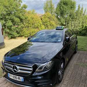 julien, un chauffeur de taxi à Saint-Jean-de-Luz