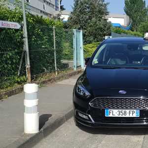 Bertrand , un chauffeur de taxi à Lons-le-Saunier